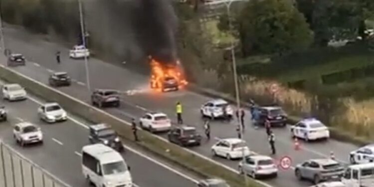 VIDEO-Digjet një makinë në Unazë të Madhe, paralizohet trafiku