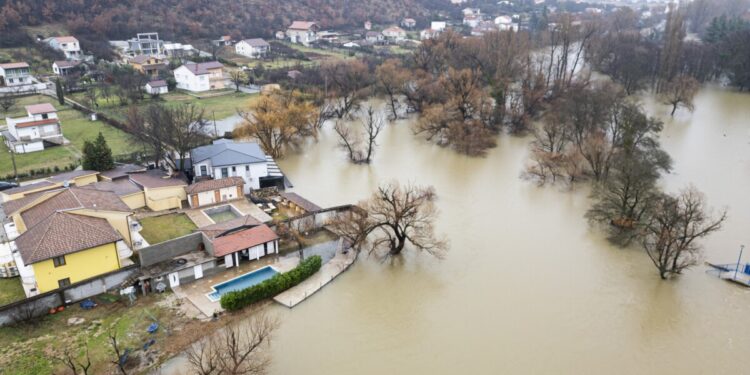 2 mijë banesa dhe 12 mijë ha tokë të përmbytura/ BE aktivizon Mekanizmin e Emergjencës në Shqipëri