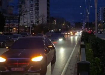 VIDEOLAJM / Eskorta e Ramës mbërrin në Vlorë, Kryeministri takon Ivanka Trump dhe Jared Kushner