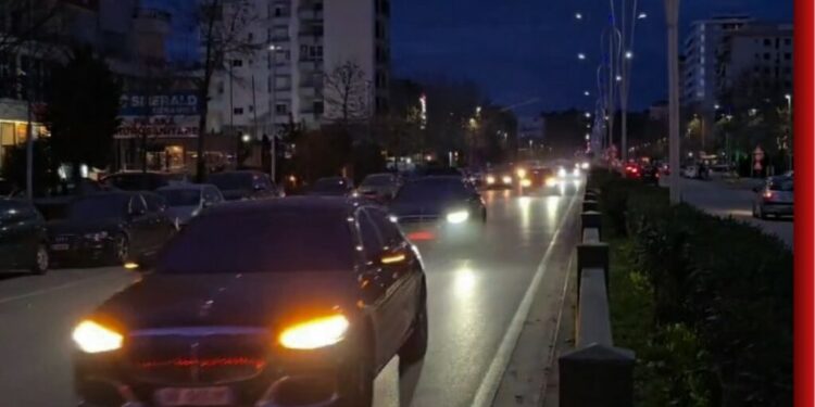 VIDEOLAJM / Eskorta e Ramës mbërrin në Vlorë, Kryeministri takon Ivanka Trump dhe Jared Kushner