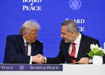 Euractiv: Athina e shqetësuar nga Bordi i Paqes i Trumpit. Frikë nga kurthi turk në Mesdheun lindor