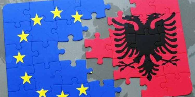 Shqiptarët “lider” të rajonit për mbështetjen e integrimit në BE/ 43% besojnë në anëtarësim brenda 2030-ës