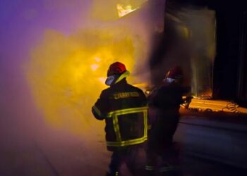 VIDEO-Momente paniku në Rrugën e Kombit, digjet traileri me naftë