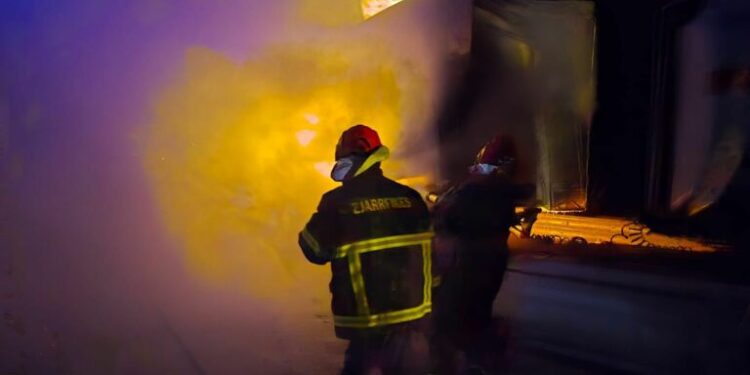 VIDEO-Momente paniku në Rrugën e Kombit, digjet traileri me naftë