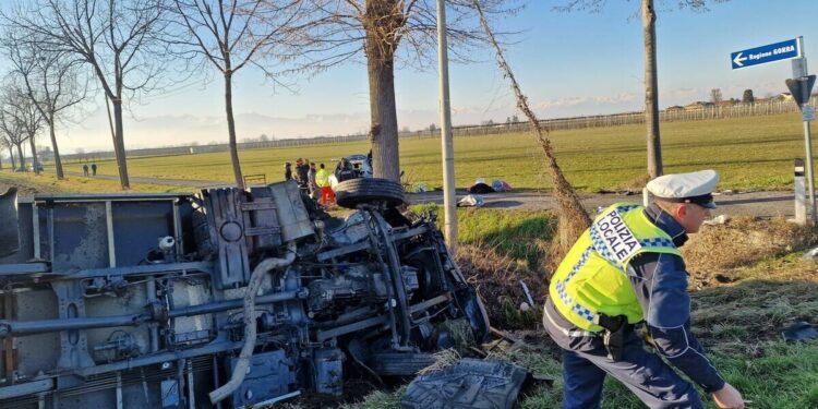 FOTOT/ Identifikohen dy të rinjtë shqiptarë që humbën jetën në aksidentin tragjik në Itali pasi makina u përplas me kamionin