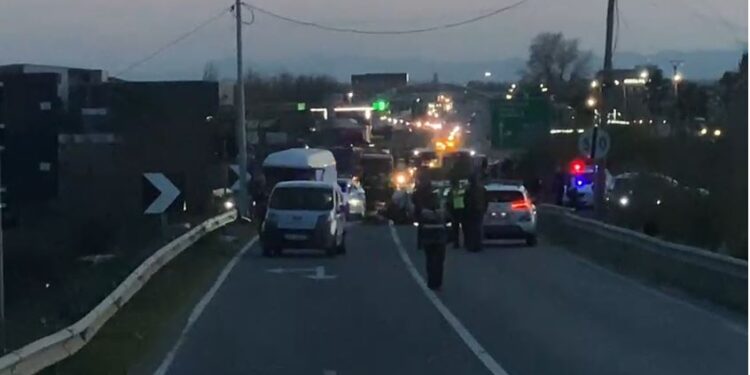 Përplasen dy makina në Milot, katër të plagosur dërgohen në spitalin e Lezhës