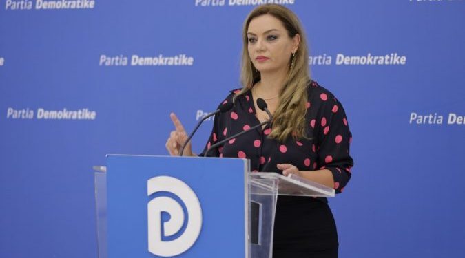 “Distancohemi nëse plas molotovi!”/ Albana Vokshi: Protesta nuk do jetë e dhunshme
