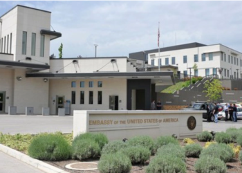 Largohen nga detyra ambasadorët amerikanë në Maqedoninë e Veriut dhe në Malin e Zi