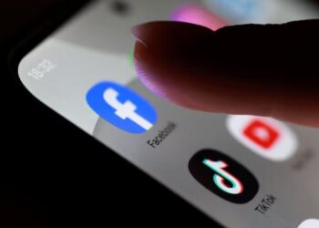 Meta, TikTok dhe YouTube në gjyq: Akuzohen për varësinë e të rinjve nga rrjetet sociale