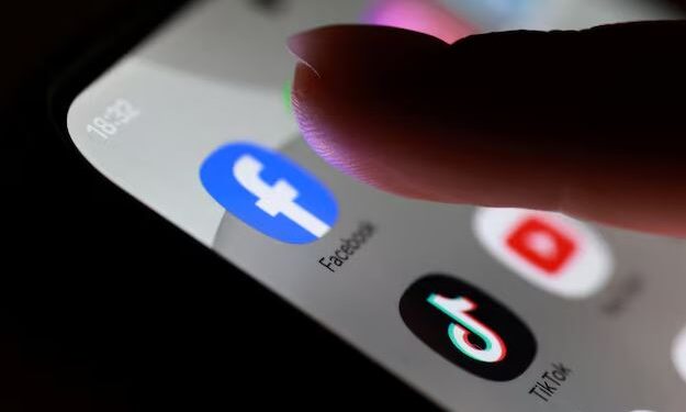 Meta, TikTok dhe YouTube në gjyq: Akuzohen për varësinë e të rinjve nga rrjetet sociale