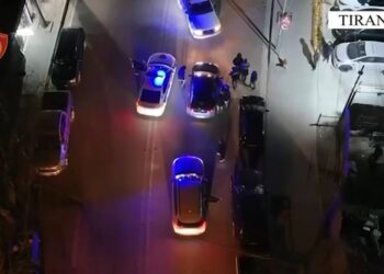 Goditet grupi i trafikut të armëve në kryeqytet/ Ja zonat ku bëhej shpërndarja, tre të arrestuar