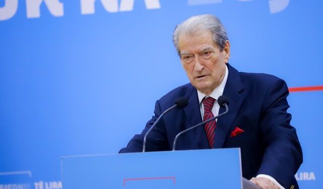 “Nuk heqim dorë”/Berisha paralajmëron protestën e radhës kombëtare, njofton datën