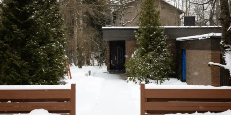 Tronditëse/ Dyshohet se ka jetuar për 20 vjet në kushte çnjerëzore, 80-vjeçari gjendet i vetëm në një bodrum