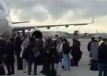 Prokuroria e Brindisit nis hetimin për 3 shqiptarët/ Dolën në pistën e avionit pasi iu devijua fluturimi dhe shkaktuan trazira