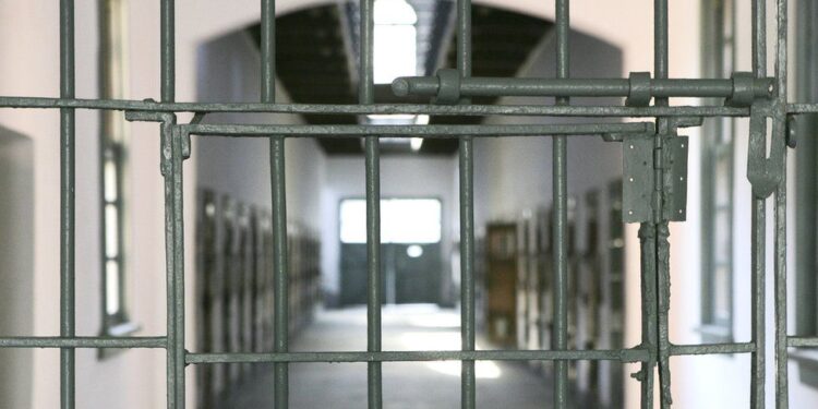 Një tjetër shqiptar sulmohet me thikë në burgjet greke. Sapo ishte transferuar nga…