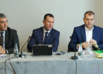 “Pse u përdor njësia speciale për arrestimin?” Cakrani: Kam bindjen se shkuan me qëllim për eliminimin fizik të Ilir Metës! Është në..