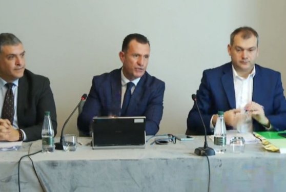 “Pse u përdor njësia speciale për arrestimin?” Cakrani: Kam bindjen se shkuan me qëllim për eliminimin fizik të Ilir Metës! Është në..