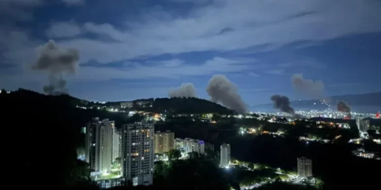 Shtatë shpërthime të forta dhe sirena për sulme ajrore në kryeqytetin e Venezuelës (VIDEO)