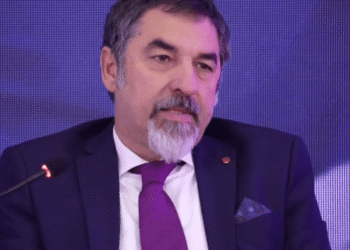 “Shkrihet” kadastra e Vlorës, punonjësit në protestë! Reagon drejtuesi politik i PS-së Bledi Çuçi