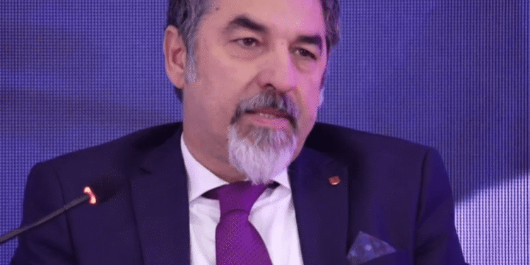 “Shkrihet” kadastra e Vlorës, punonjësit në protestë! Reagon drejtuesi politik i PS-së Bledi Çuçi