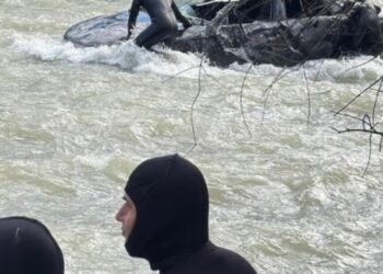 Vijojnë kërkimet për 30-vjeçarin që e mori rrjedha e lumit Mat, asnjë gjurmë nga trupi i të riut në Klos