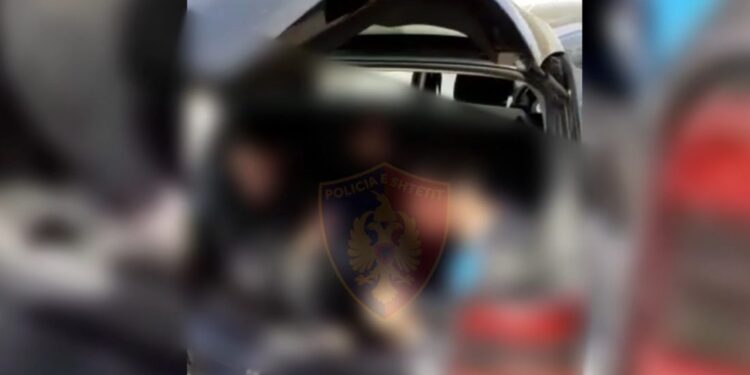 Po transportonte 6 emigrantë nga Egjipti drejt Kukësit, arrestohet i riu