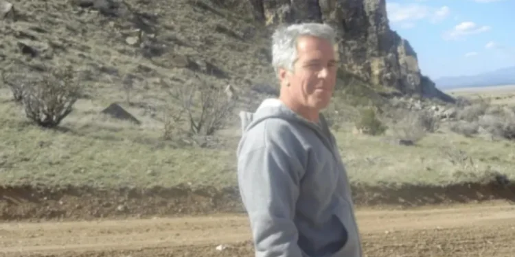 “Po mbahen të fshehura 2.5 mln dokumente”, demokratët amerikanë: S’janë publikuar të gjitha dosjet e Epstein