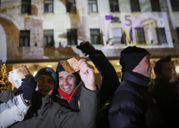 Valuta Lev largohet përfundimisht/ Bullgaria feston hyrjen historike në Eurozonë (FOTOT)