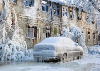 Moti ekstrem bllokon Europën, autoritetet paralajmërojnë: Situata do të mbetet e vështirë edhe ditët e ardhshme
