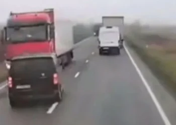 VIDEO/ Tifozët grekë aksidentohen në Rumani – Humbin jetën 6 prej tyre, ishin nisur drejt Lionit