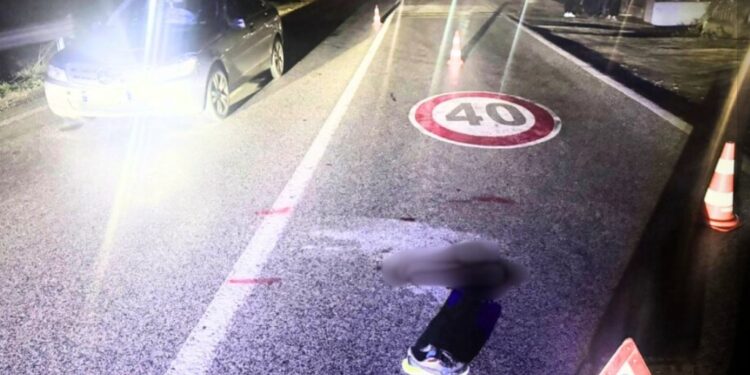 Aksident me vdekje në Fier-Shegan, makina përplas për vdekje këmbësorin 55-vjeçar
