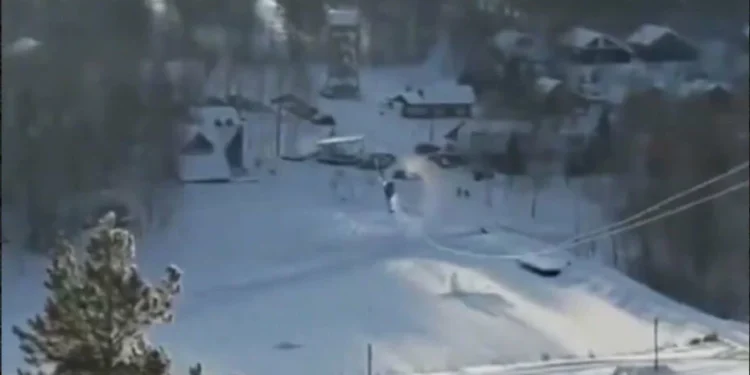 Vdes milioneri rus, helikopteri i ngatërrohet me kabllo dhe rrëzohet në Malet Urale