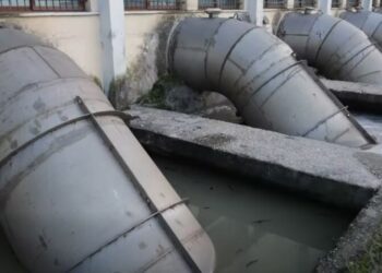 Shqipëria nën pushtetin e ujit/ Rama ndan pamjet nga Darëzeza: Hidrovorët kanë qenë në punë pa ndërprerje