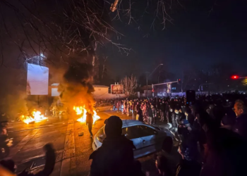 CNN: Skena tmerri në Teheran, familje që kërkojnë të afërmit mes qindra kufomave
