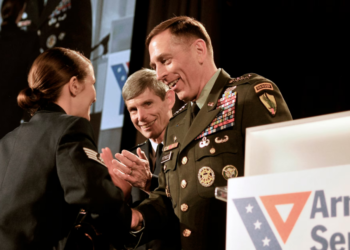 Ish-shefi i CIA-s: Teherani në pikën më të ulët, skenari i errët i përballjes SHBA-Iran