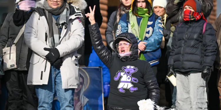 Vrasja e infermierit trondit SHBA-të, Minneapolis shpërthen në protesta masive