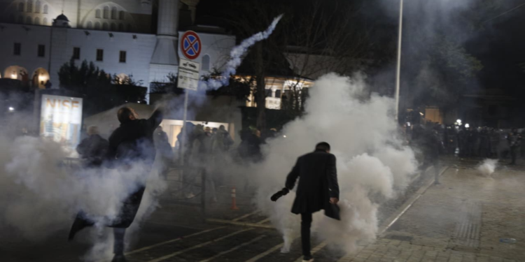 Protesta e opozitës më 24 janar, AMP nis hetimet për shoqërimin e të miturit