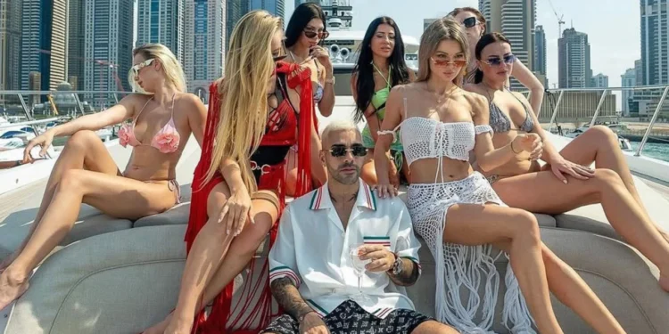 FOTOT-Supermakina, avionë privatë dhe çanta firmato/ Jeta luksoze e fëmijëve të elitës iraniane ndërsa mijëra qytetarë masakrohen