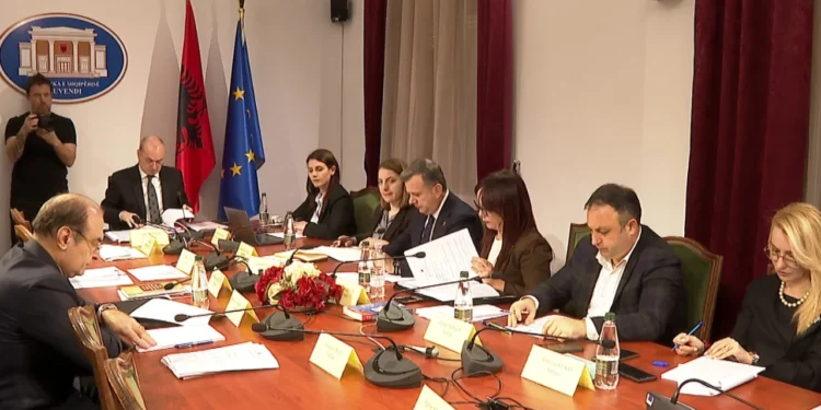 Parkimi dysh të çon në burg/ Ndryshimet në Kodin Penal, diskutohet edhe për mbrojtjen e gazetarëve nga kërcënimet