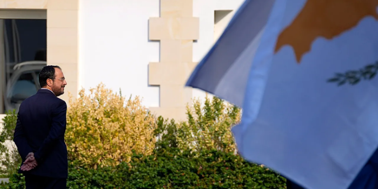 Tronditet presidenca qipriote e BE-së/ Akuza ndaj kreut të shtetit se ka marrë ryshfete nga…