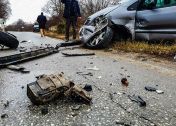 11 të plagosur në dy aksidente / Makinat përplasen në Fushë-Milot, “Audi” përplaset me barrierat e rrugës në Gjorm