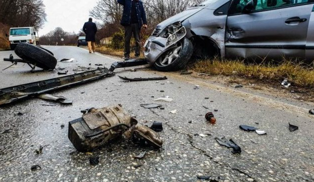 11 të plagosur në dy aksidente / Makinat përplasen në Fushë-Milot, “Audi” përplaset me barrierat e rrugës në Gjorm