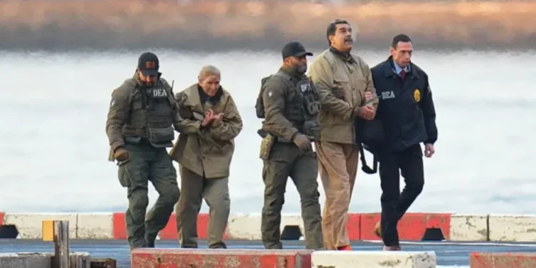 “Do ta paguash për atë që ke bërë”/ Pas dyerve të gjykatës në Nju Jork, Maduro i përgjigjet protestuesit: Jam rob lufte