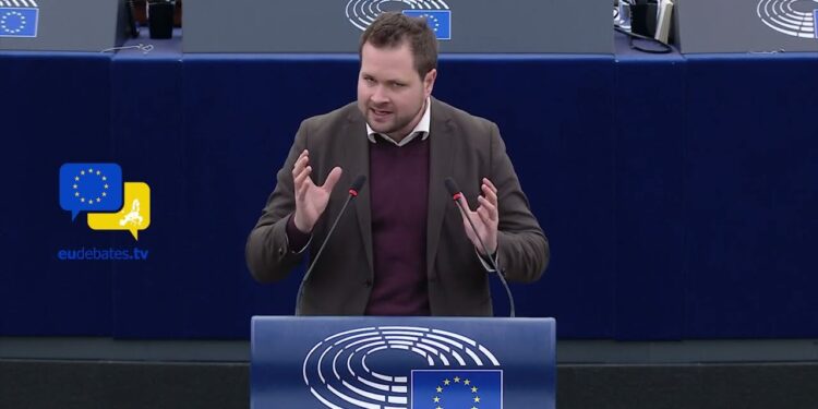 “Ik p**dhu”/ Eurodeputeti danez shan Trump, deklarata e tij bëhet virale