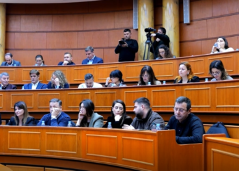 Mbledhja e Këshillit Bashkiak në Tiranë-Merren vendime për strehimin e familjeve në nevojë