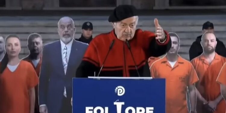 Militanti krahason Berishën me diellin: Doktor të rrosh… Shyqyr që e kemi! (VIDEO)