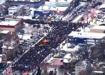 Me mijëra i bashkohen protestave, pas vrasjes së nënës së tre fëmijëve nga “policia private” e Trump