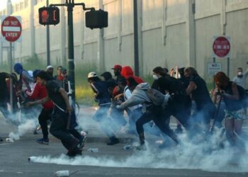 Terror i ICE në Minneapolis: Nën hetim guvernatori dhe kryebashkiaku! Mobilizohet Garda Kombëtare