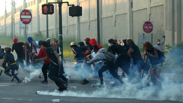Terror i ICE në Minneapolis: Nën hetim guvernatori dhe kryebashkiaku! Mobilizohet Garda Kombëtare