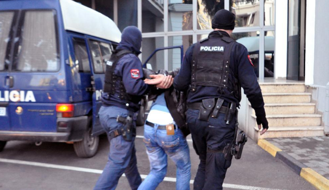 I dënuar me mbi 2 vite burg, arrestohet në Morinë 39-vjeçari i shpallur në kërkim ndërkombëtar